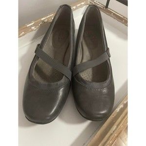 Life Stride Soft System Flats Size 9.5 M Silver